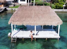 Royal Palm Bacalar Cabañas & Lagoon Club，位于巴卡拉尔的酒店