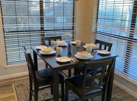 Lovely 1 bed condo near Lake Ray Hubbard，位于加兰的酒店