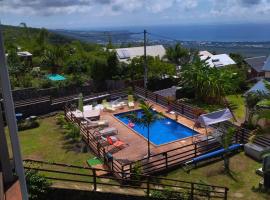 Lebulbul Saintpaul maison d'hotes avec Vue mer imprenable piscine et jacuzzi privés，位于Bellemène的酒店