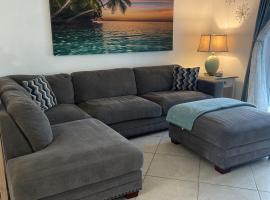 Bright and Beachy 2Bed 1Bath Home - Unit 210，位于可可比奇的别墅