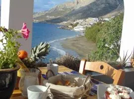 Aegean Villa-On beach apartment! Ideal choice!