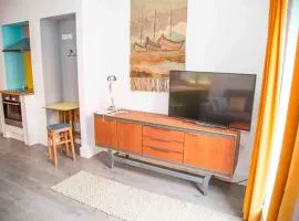 Chequer - seafront 1 bed ground floor garden flat
