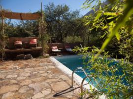 Hotel Las Pleyades，位于Monte Grande的酒店