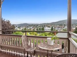 Historic Home close to CBD 3Brm with views