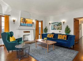 Visit the Beach from a Historic Downtown Apartment - NRP21-00092，位于长滩的酒店