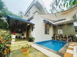 Luxury Villa Siena with Private Pool!，位于蓬蒂切里的酒店