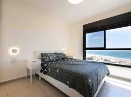 New- Big Luxury Apartment on Beach (MAX 16 People)