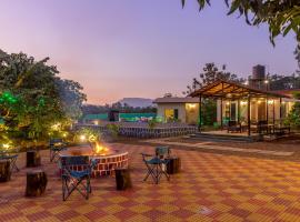 SaffronStays Apricus Farm, Karjat，位于卡尔贾特的度假屋