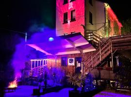 Gîte du Silo Epi de Maïs Piscine et SPA，位于Toucy的酒店