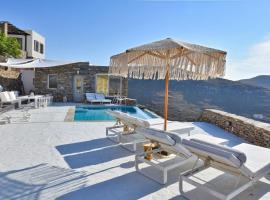 Luxurious Villa Lune with a swimming pool and a fantastic sea and sunset view，位于伊利达的酒店