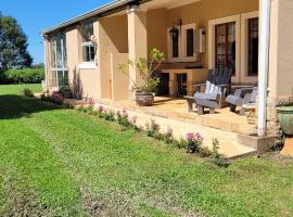 ReRooted Permaculture Farmstay，位于霍维克的酒店