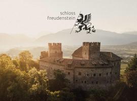 Schloss Freudenstein，位于阿皮亚诺苏拉斯特拉达的酒店