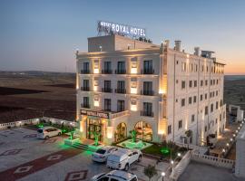 Midyat Royal Hotel & Spa，位于Midyat的带泳池的酒店