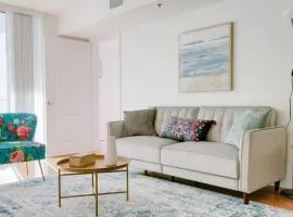 Miami Gem with great Ocean view, pool, wfh set up, and parking