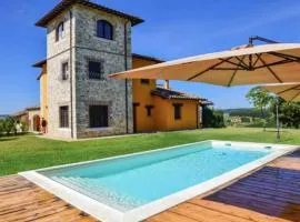 Spacious villa with pool in Montecampano 250 m²