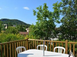 Maison duplex cosy 3 pièces, 6 pers. avec terrasse, parking, WIFI et animaux admis - Grospierres - FR-1-382-13，位于格罗斯皮耶尔雷的酒店