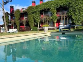 Los Pecados de la Viuda，位于德尔迪阿布罗角的带泳池的酒店