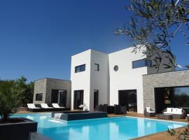 Luxueux Domaine Dal Cayrou grande piscine Cahors，位于卡奥尔的酒店