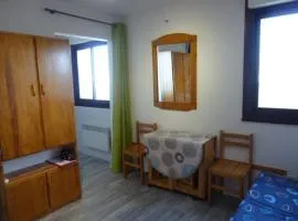 Arette : Apt 4/5 pers, au pied des pistes, ascenseur, parking, micro-ondes/grill - FR-1-602-107
