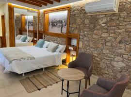 Hotel Rural Rosario Martin，位于罗萨里奥港的带泳池的酒店