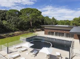 Residhotel Résidence Pont du Gard，位于雷穆兰的酒店