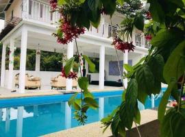 Challet Baitul Hanan with Private Pool near KLIA，位于雪邦的带按摩浴缸的酒店