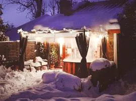 STRÓŻÓWKA SKI&SPA Domek nad rzeką z ogrodem i jacuzzi,narty.