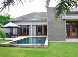 2 Bedroom Villa with Pool & Close to Setangi Beach，位于芒希的带停车场的酒店