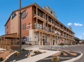 Best Western Bandera Suites & Saloon，位于班德拉的酒店