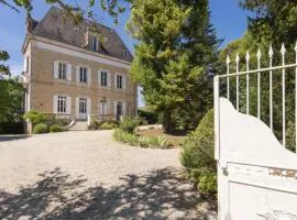Le Petit Chateau