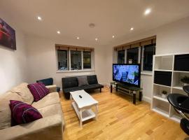 Beautiful & Luxurious Apartment in Richmond，位于里士满的酒店
