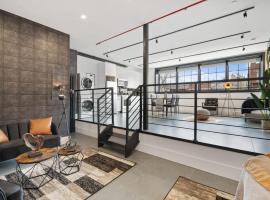 Brooklyn Bay Full spacious Unique trendy loft，位于布鲁克林康尼岛旋风过山车附近的酒店