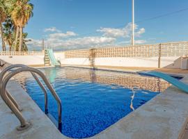 Awesome Home In Playa De Almazora With Outdoor Swimming Pool And 3 Bedrooms，位于San Antonio的度假屋