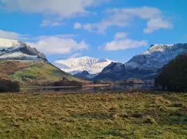 North Wales Cosy Cottage with views near Eryri Snowdonia