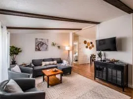 Renovated Bungalow Getaway
