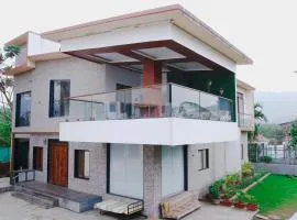 Royal Twin - 12BHK Luxury Villa by Royal Villa's Lonavla