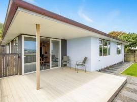 Matenga Townhouse - Waikanae Holiday Home，位于怀卡奈的酒店