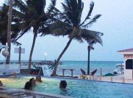 Beach Club Budget Rooms at Popeyes Caye Caulker，位于库尔克岛的酒店