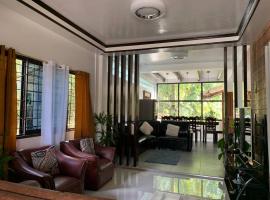 A tranquil & spacious 4-bedroom vacation home in Surigao del Sur, Philippines，位于Bislig的酒店