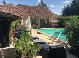 Maison de charme à 10 min de Poitiers，位于Savigny-Lévescault的酒店