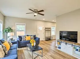 Contemporary Home 8 Mi to Downtown Asheville!