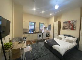 Modern studio apartment - great location!，位于曼斯菲尔德塔楼会议中心附近的酒店