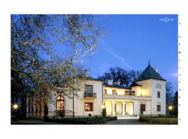 都乌欧斯塔亚机场酒店，位于Jasionka的酒店