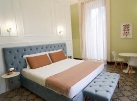 Toscano Palace Luxury Rooms Catania，位于卡塔尼亚的带按摩浴缸的酒店