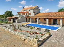 Gorgeous Home In Biograd Na Moru With Jacuzzi