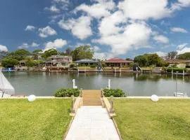 Waterfront Haven with your own private jetty