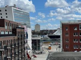 Rooftop mit Fördeblick, zentral & nah am HBF，位于基尔的酒店