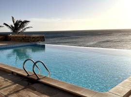 Villa GÊMEO vue mer, piscine accès privé plage，位于Calheta Do Maio的海滩短租房