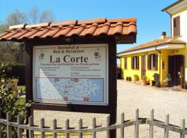 Casa di Campagna B&B La Corte Ferrara，位于费拉拉的带停车场的酒店