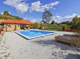 Holiday Home Grga-Three Bedroom House with Swimming Pool